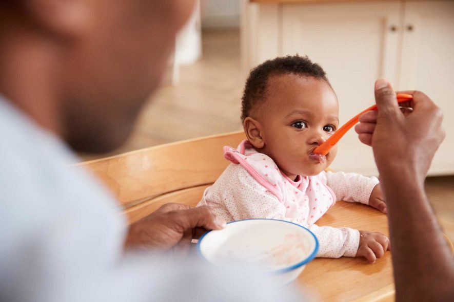 Aider bébé à faire son rot